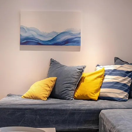 Apartment Blue & White Velvet 20m From The Danilia