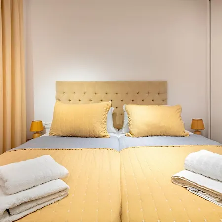 Apartment Blue & White Velvet 20m From The *