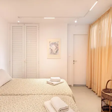 Apartment Blue & White Velvet 20m From The Danilia