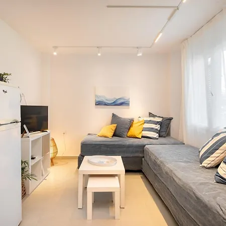 Apartment Blue & White Velvet 20m From The Danilia